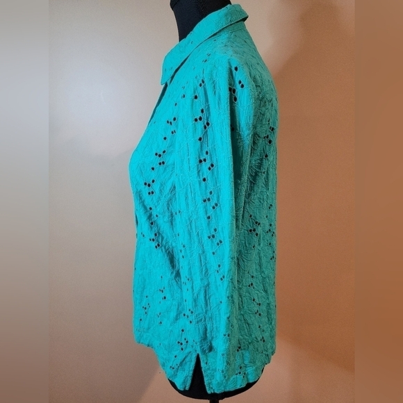 COLLECTION BY JENNIFER MOORE Eyelet Cut-Out Button-down Shirt, Green, Size 10P - Picture 4 of 11